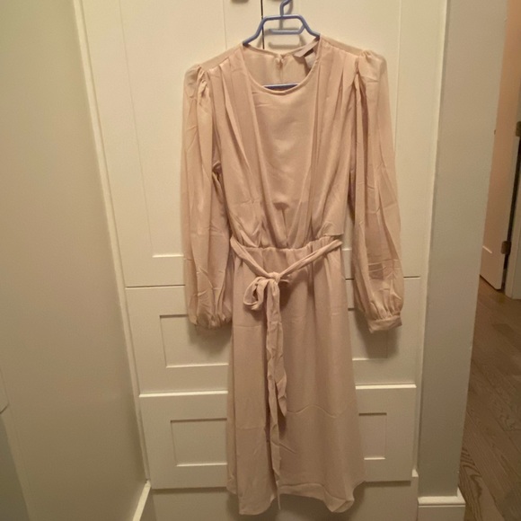 Light beige BNWT H&M long sleeve dress - Picture 2 of 6